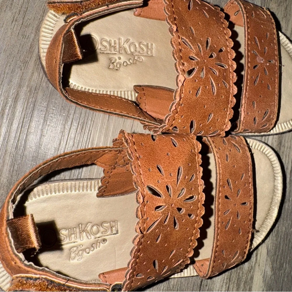 ☀️6/$20☀️ OshKosh B'gosh Tan Kids Sandals